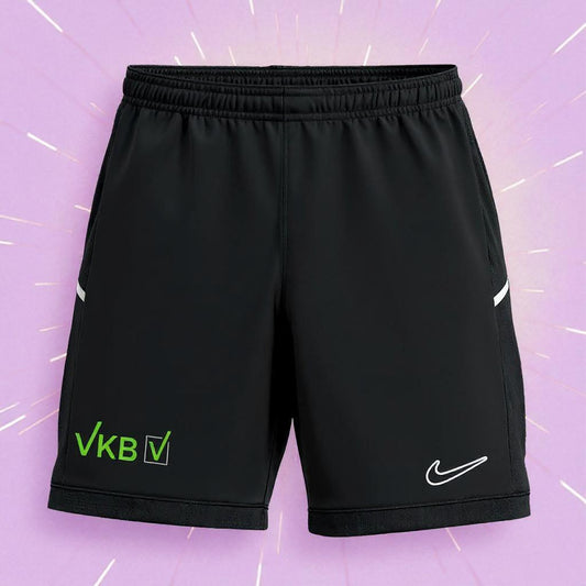 Schwarze Nike Dri-FIT Damen-Sportshorts mit grünem VKB-Logo und weißem Nike-Logo vor dunklem Hintergrund mit goldfarbenen Lichteffekten.
